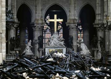 Una cadena humana logró salvar decenas de obras del incendio de Notre Dame