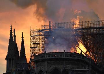 Grave incendio en la catedral de Notre Dame de París, joya del gótico europeo