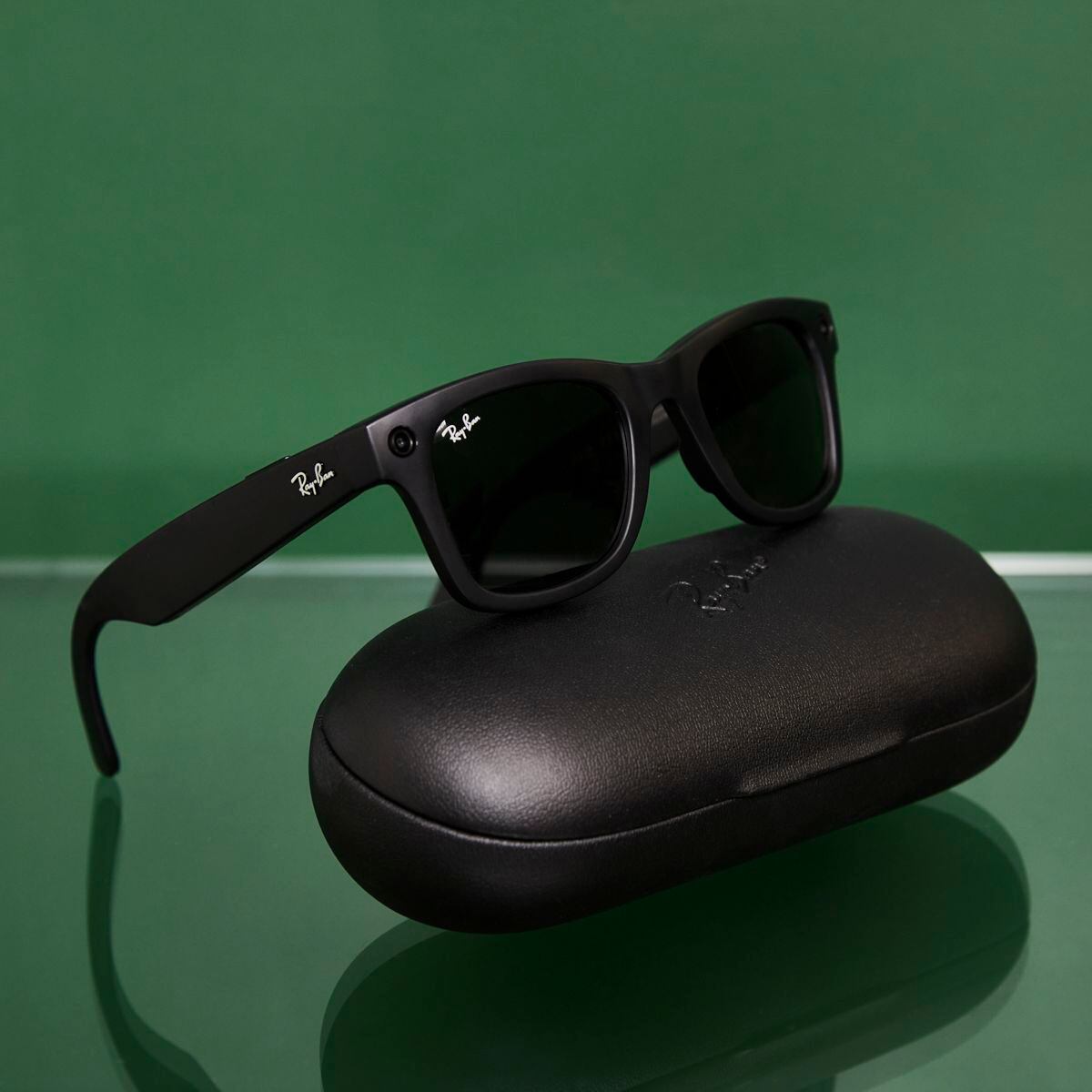 Gafas inteligentes Ray-Ban Stories modelo Wayfarer, de Ray-Ban