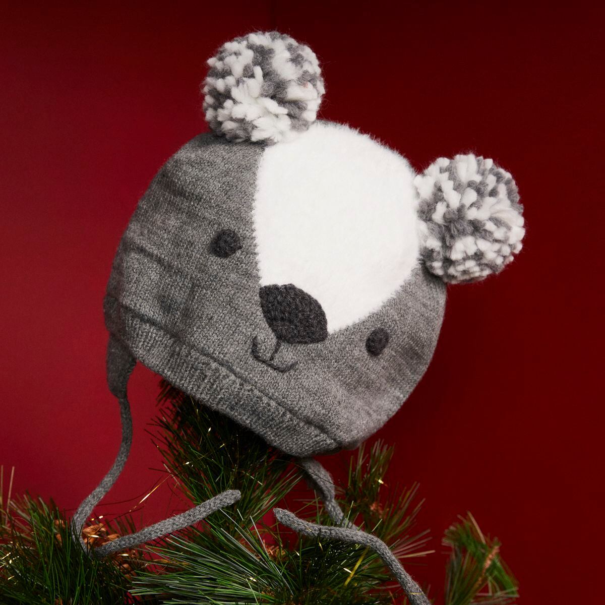Gorro de punto en forma de panda de El Corte Inglés